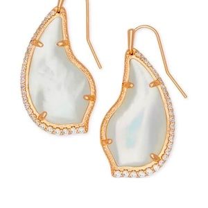 Kendra Scott Mother of pearl in rose gold with crystal accent